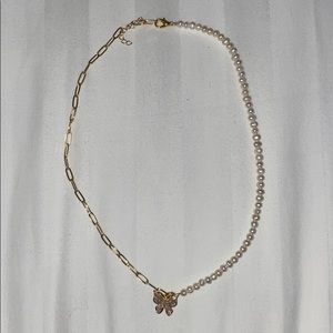 NWOT Butterfly Pearl/Chain Necklace